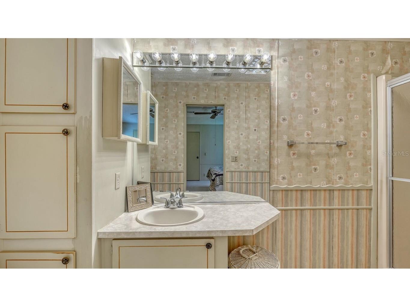 85 Southwinds Drive Sarasota FL 34231 A4666292 image26