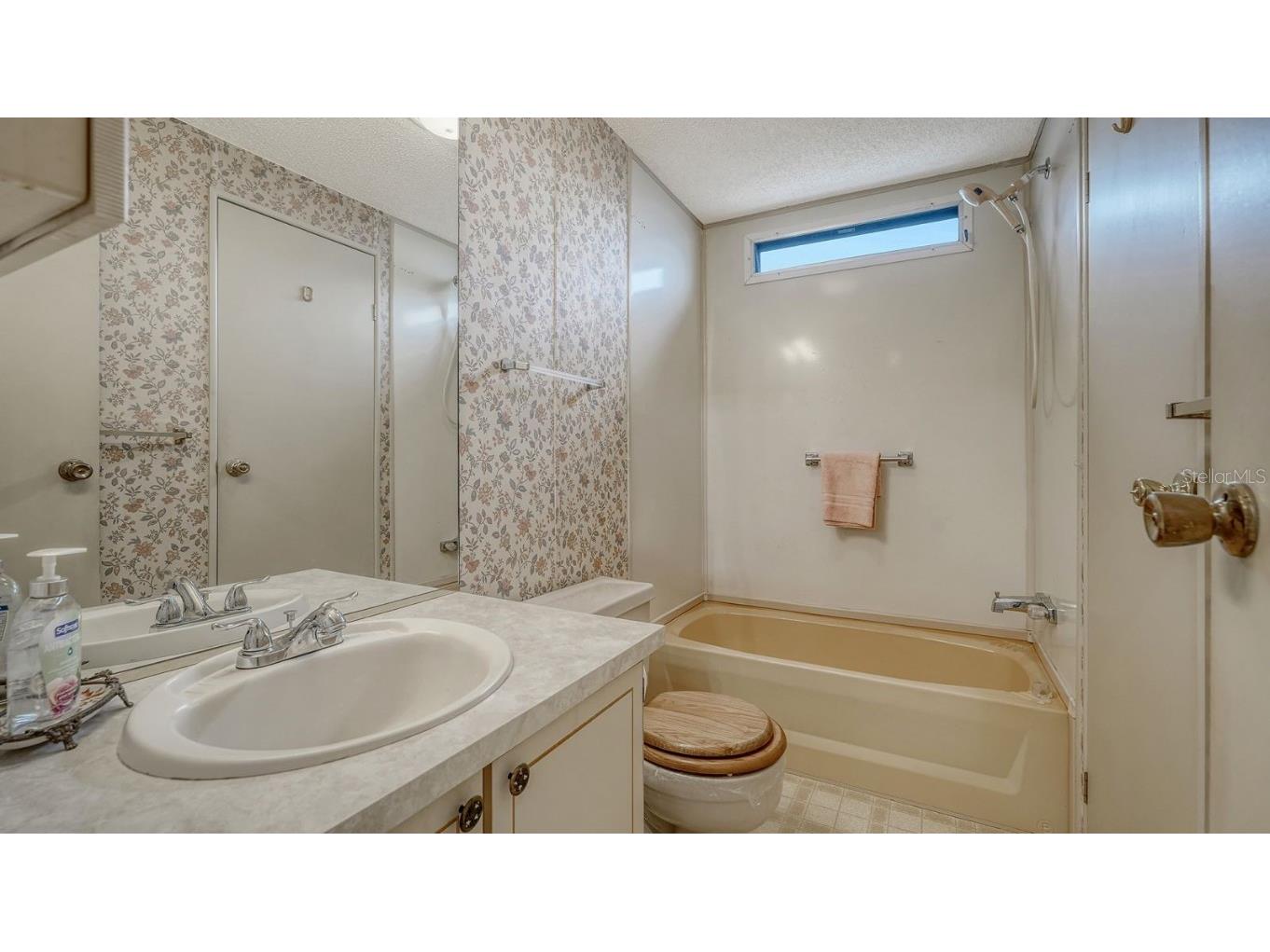 85 Southwinds Drive Sarasota FL 34231 A4666292 image32