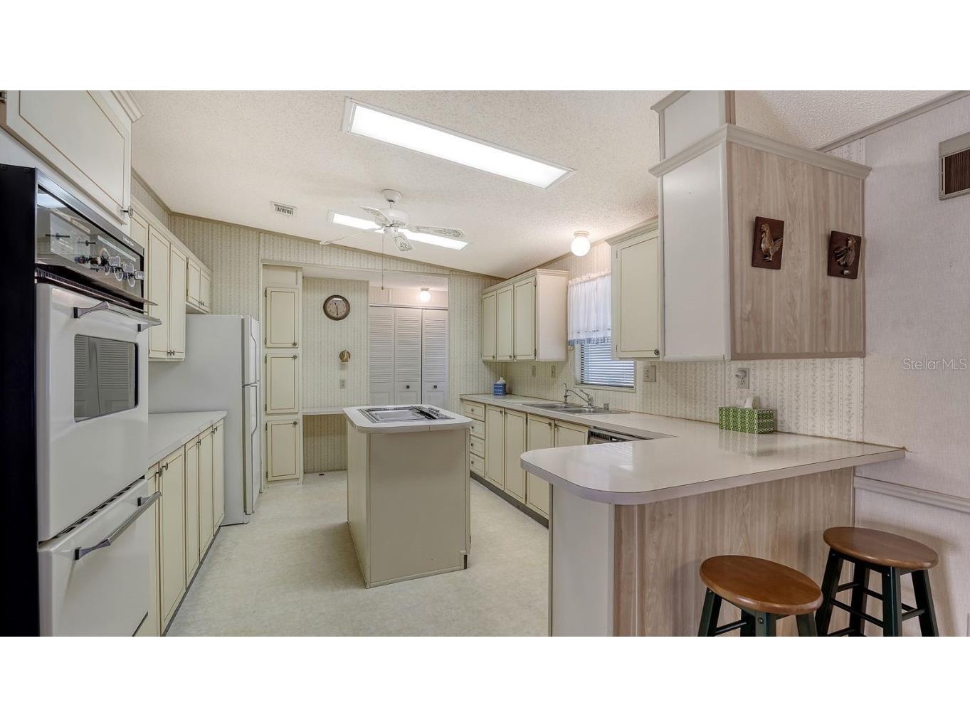 85 Southwinds Drive Sarasota FL 34231 A4666292 image9