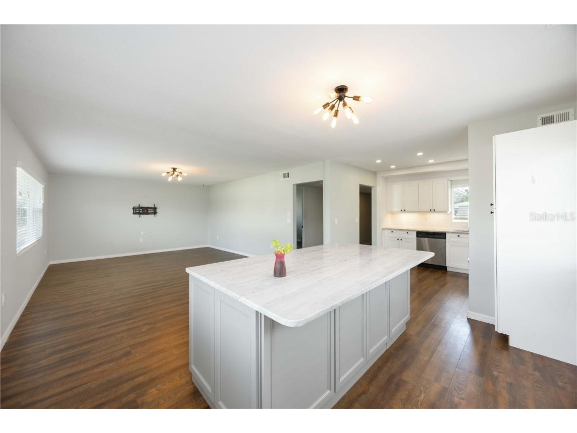 85 Strathmore Boulevard Sarasota FL 34233 A4670639 image6