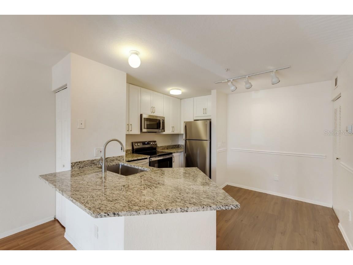 850 S Tamiami Trail #203 Sarasota FL 34236 A4651925 image10