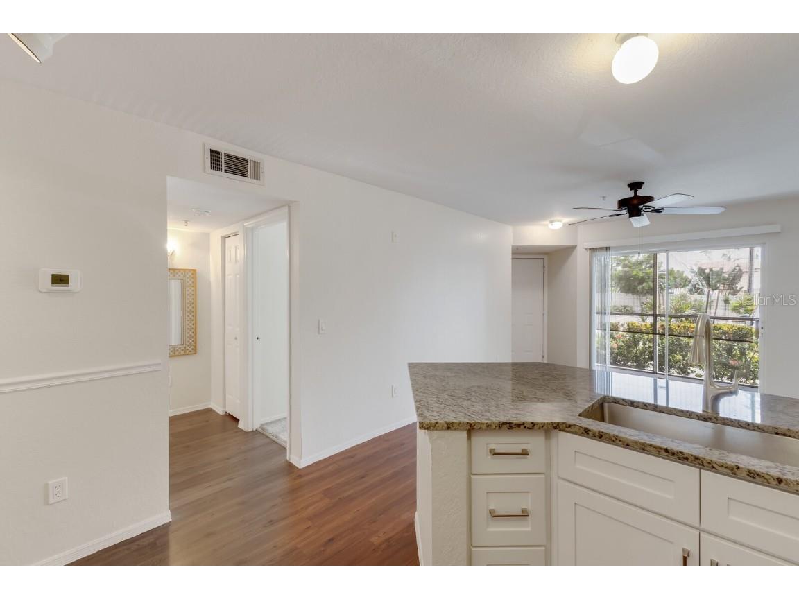 850 S Tamiami Trail #203 Sarasota FL 34236 A4651925 image14