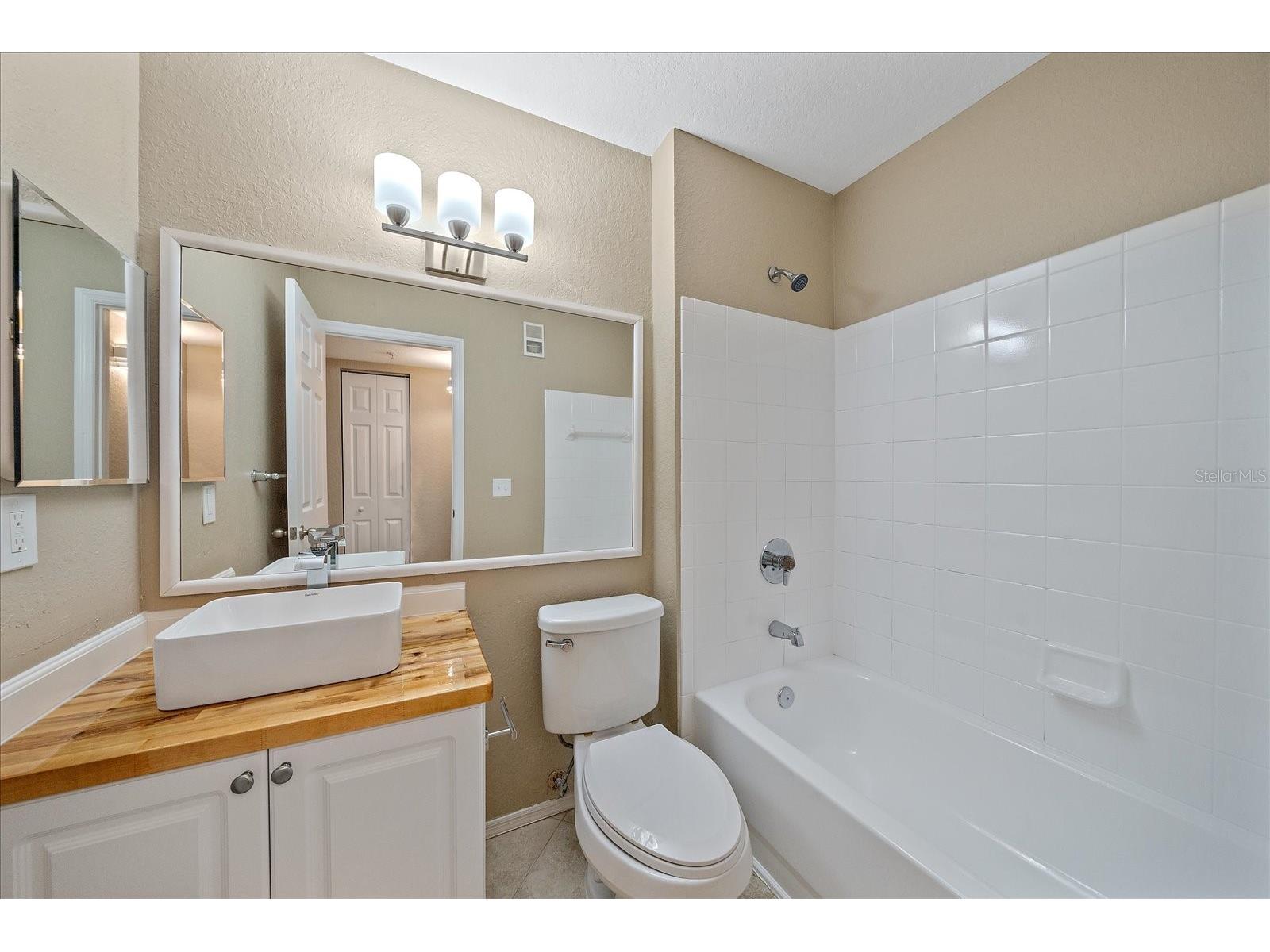 850 S Tamiami Trail #207 Sarasota FL 34236 A4665241 image18