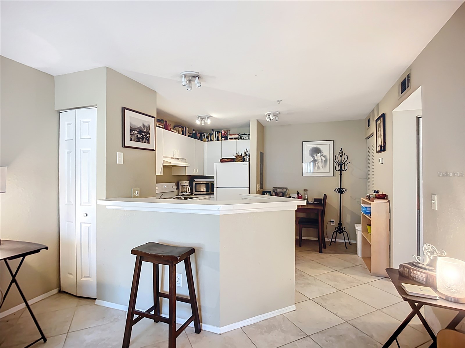 850 S Tamiami Trail #207 Sarasota FL 34236 A4692567 image6