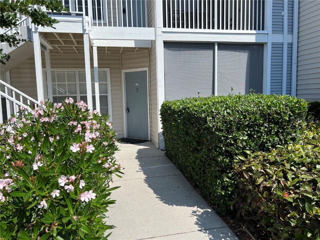 850 S Tamiami Trail #302 Sarasota FL 34236 A4563395 image1