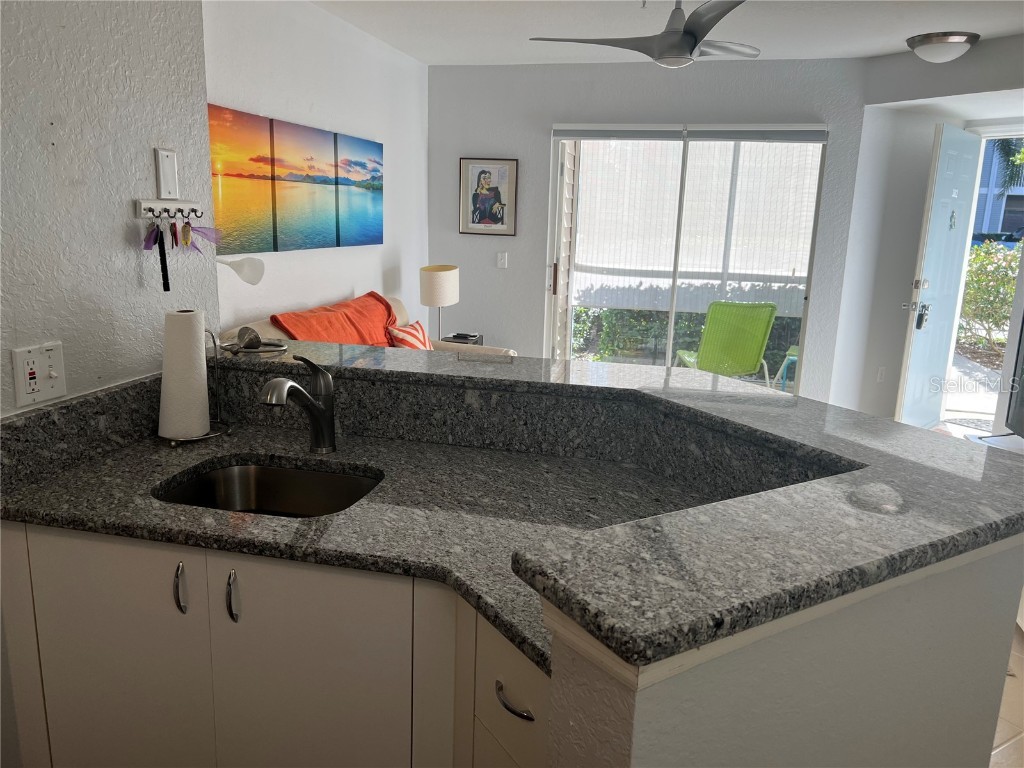 850 S Tamiami Trail #302 Sarasota FL 34236 A4647929 image2