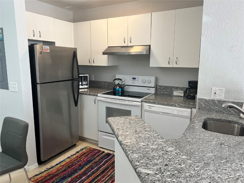 850 S Tamiami Trail #302 Sarasota FL 34236 A4647929 image3