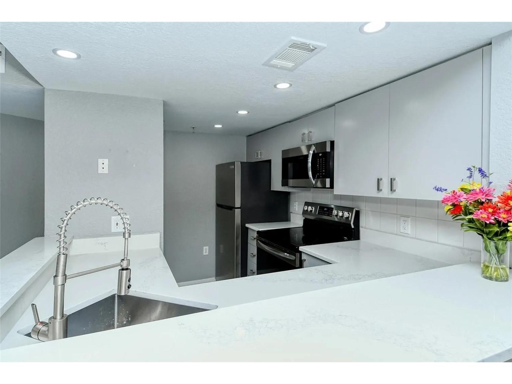 850 S Tamiami Trail #801 Sarasota FL 34236 - HUDSON BAYOU TB8515223 image7