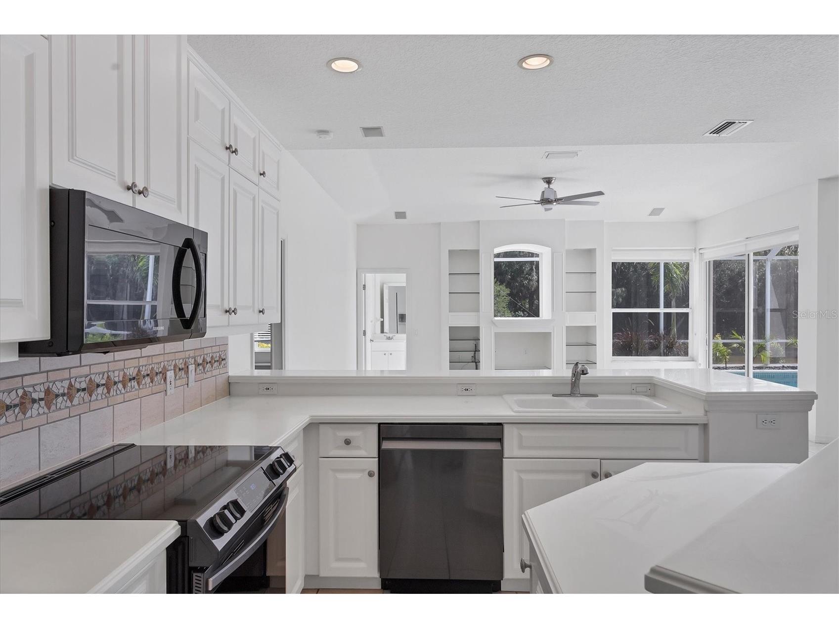 8501 Park Shore Lane Sarasota FL 34238 A4691815 image17