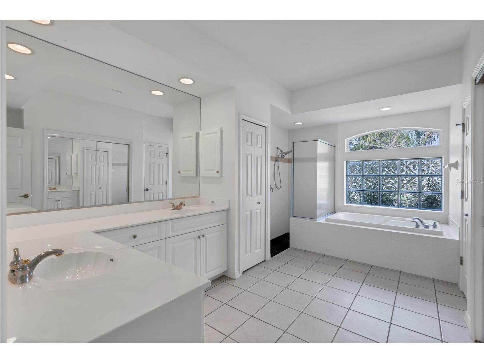 8501 Park Shore Lane Sarasota FL 34238 A4691815 image26