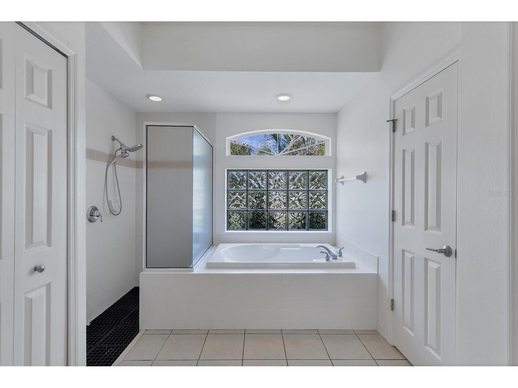 8501 Park Shore Lane Sarasota FL 34238 A4691815 image27