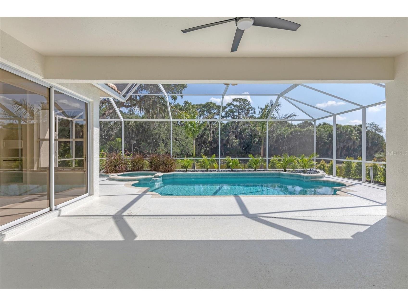 8501 Park Shore Lane Sarasota FL 34238 A4691815 image4