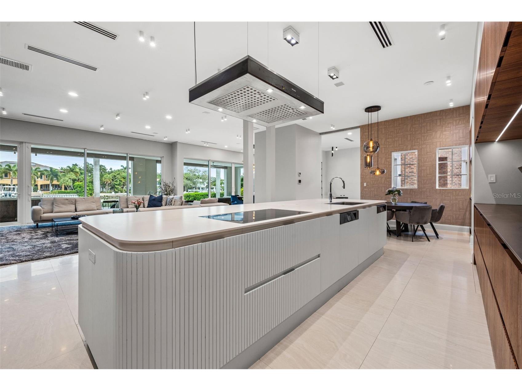 851 Brightwaters Boulevard NE Saint Petersburg FL 33704 TB8475019 image13