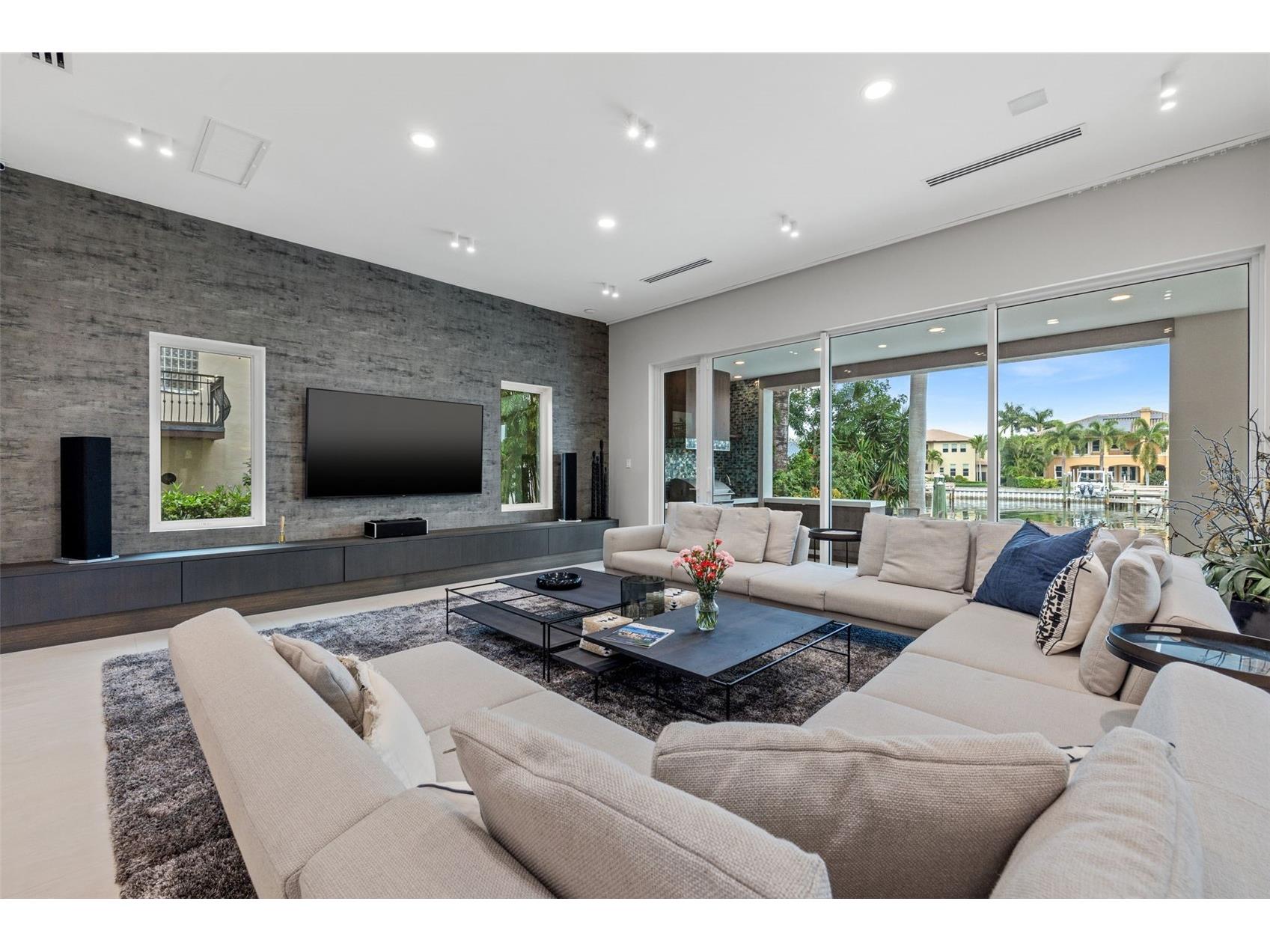 851 Brightwaters Boulevard NE Saint Petersburg FL 33704 TB8475019 image16