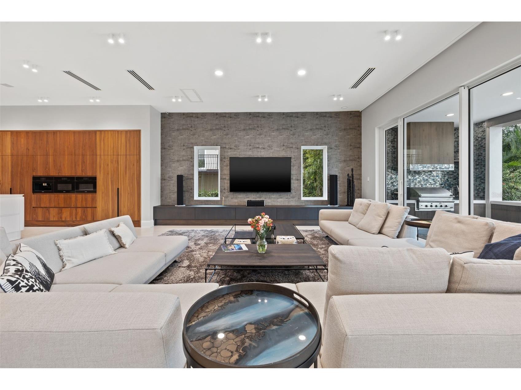 851 Brightwaters Boulevard NE Saint Petersburg FL 33704 TB8475019 image23