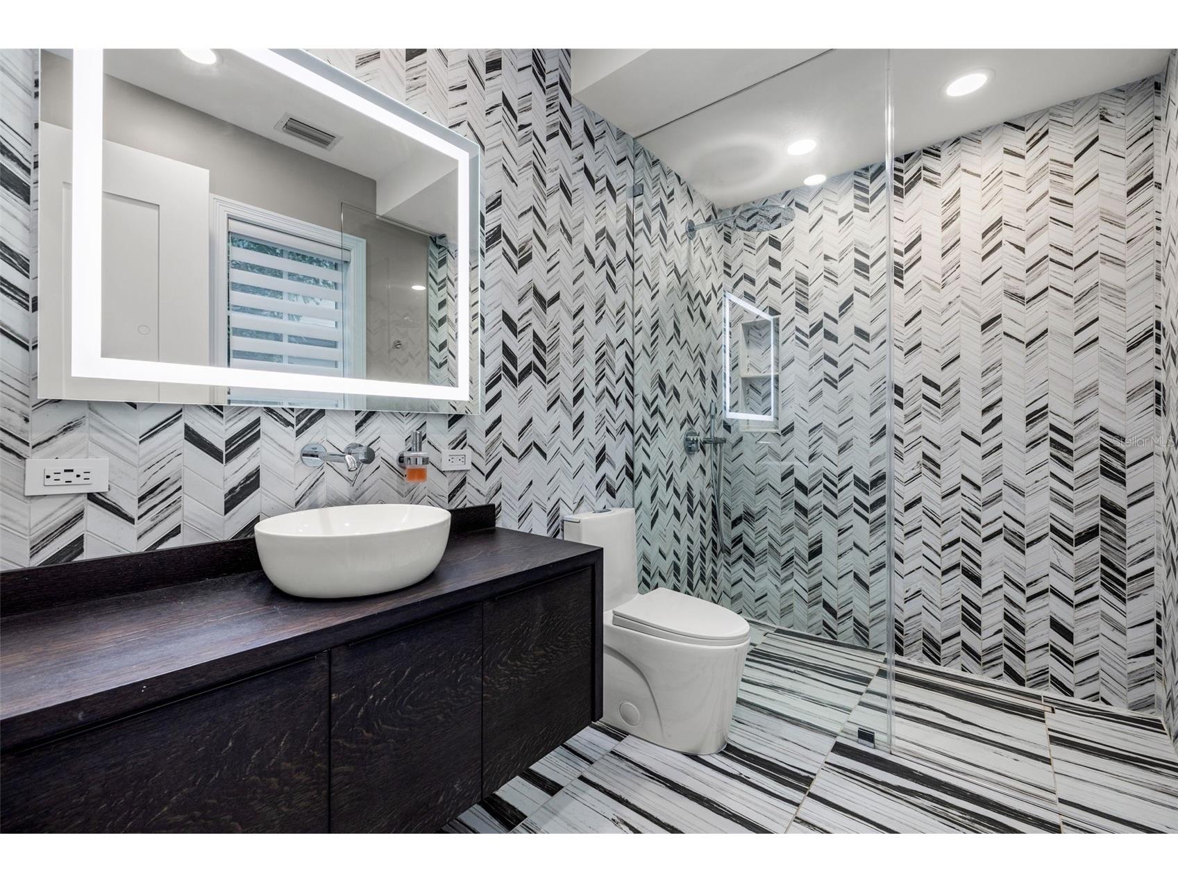 851 Brightwaters Boulevard NE Saint Petersburg FL 33704 TB8475019 image27