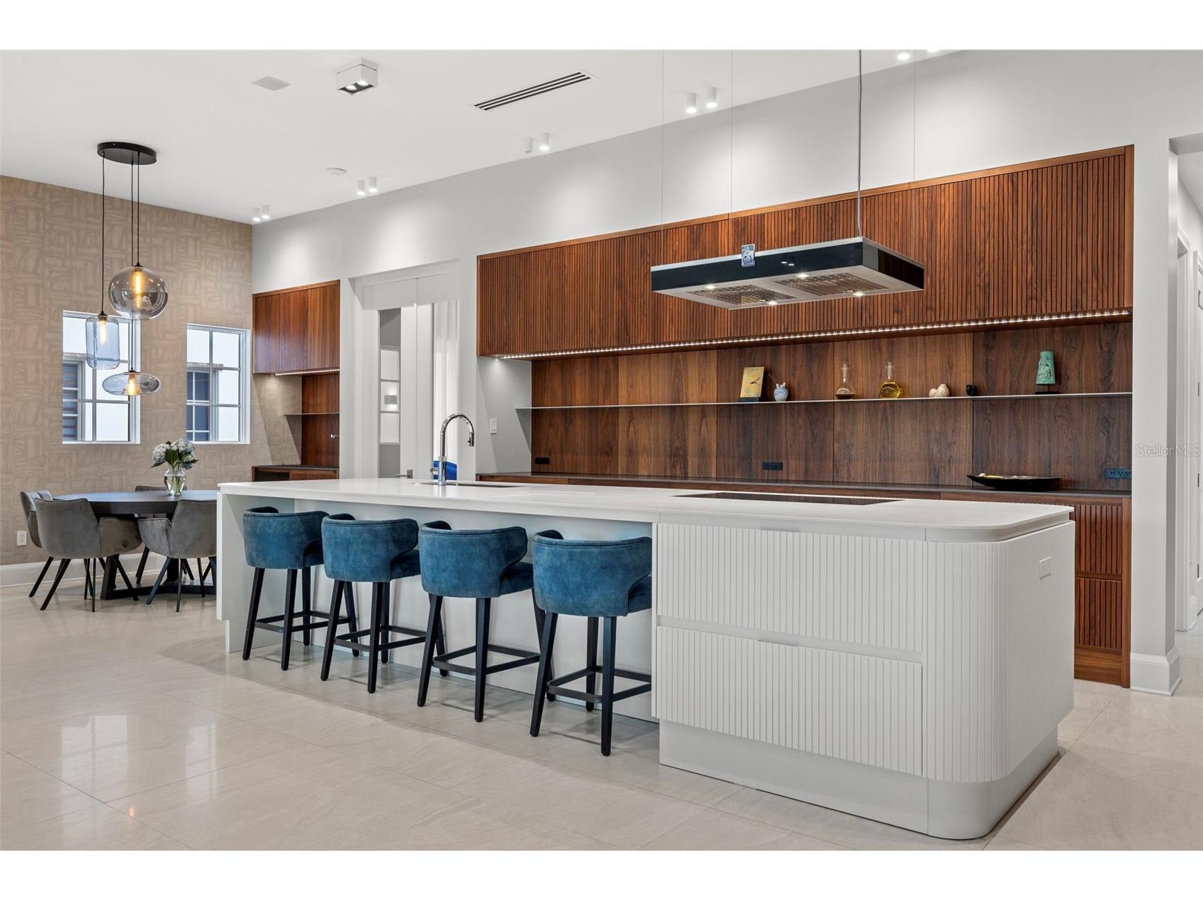 851 Brightwaters Boulevard NE Saint Petersburg FL 33704 TB8475019 image4