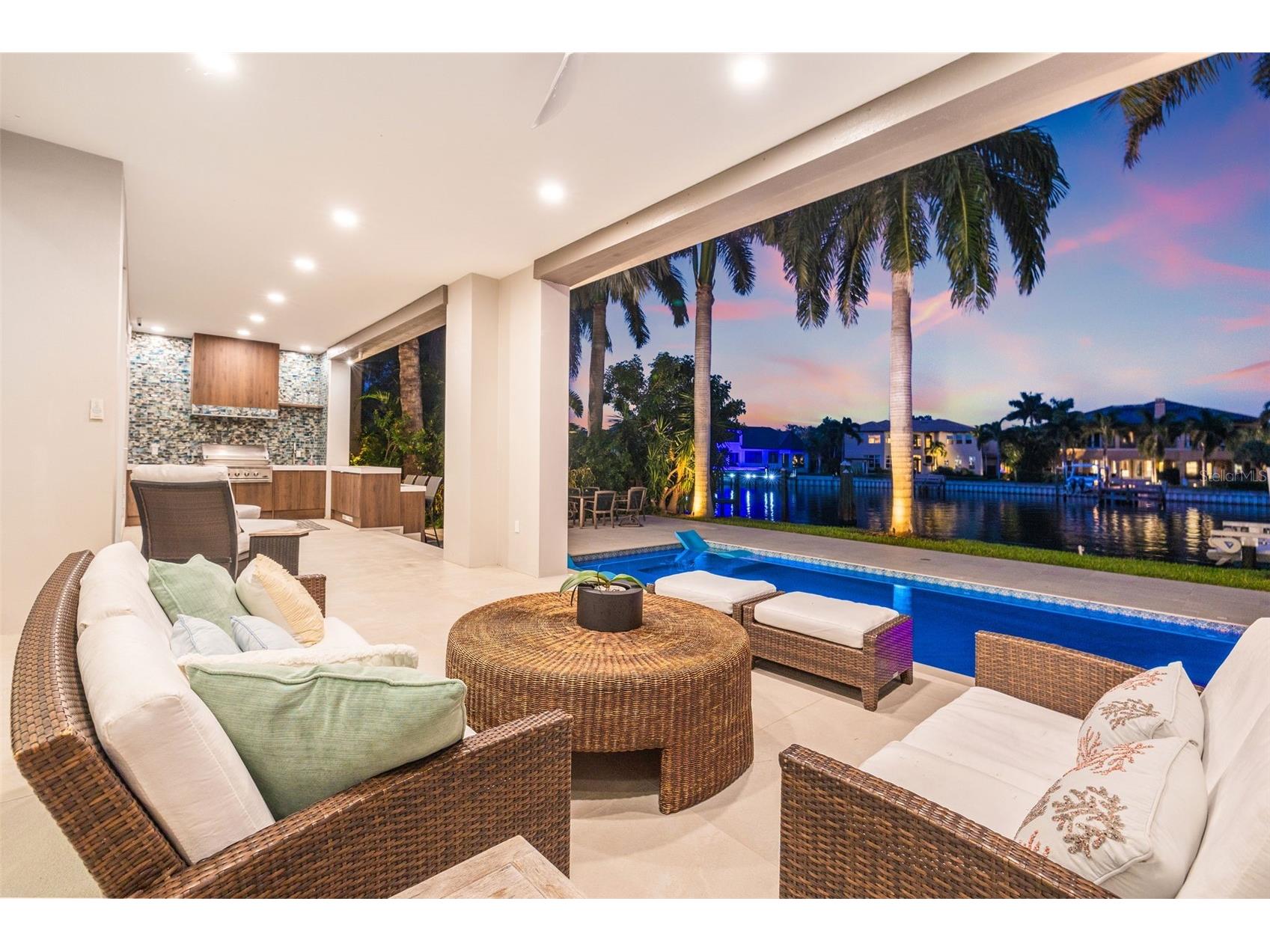 851 Brightwaters Boulevard NE Saint Petersburg FL 33704 TB8475019 image50
