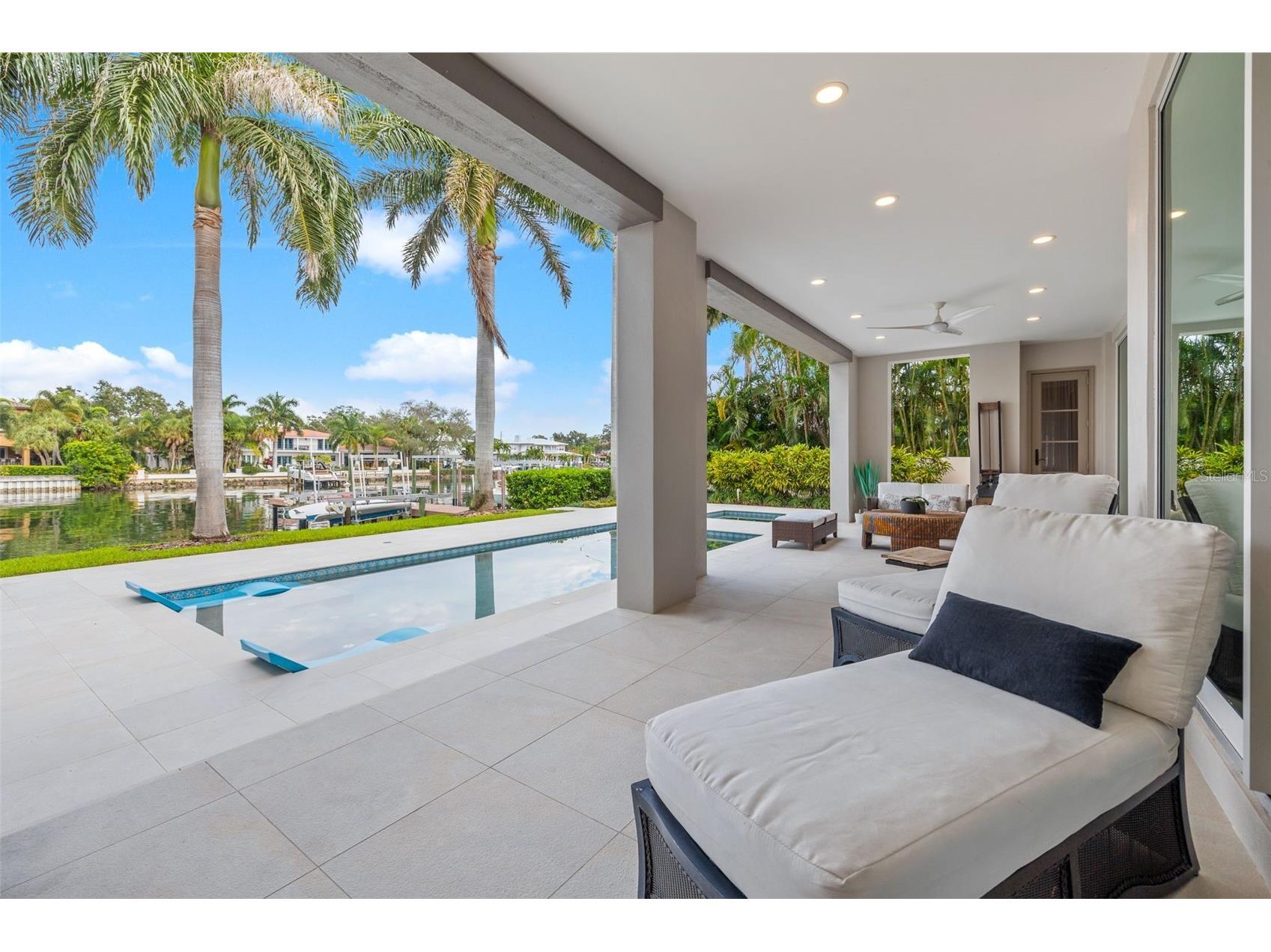 851 Brightwaters Boulevard NE Saint Petersburg FL 33704 TB8475019 image51