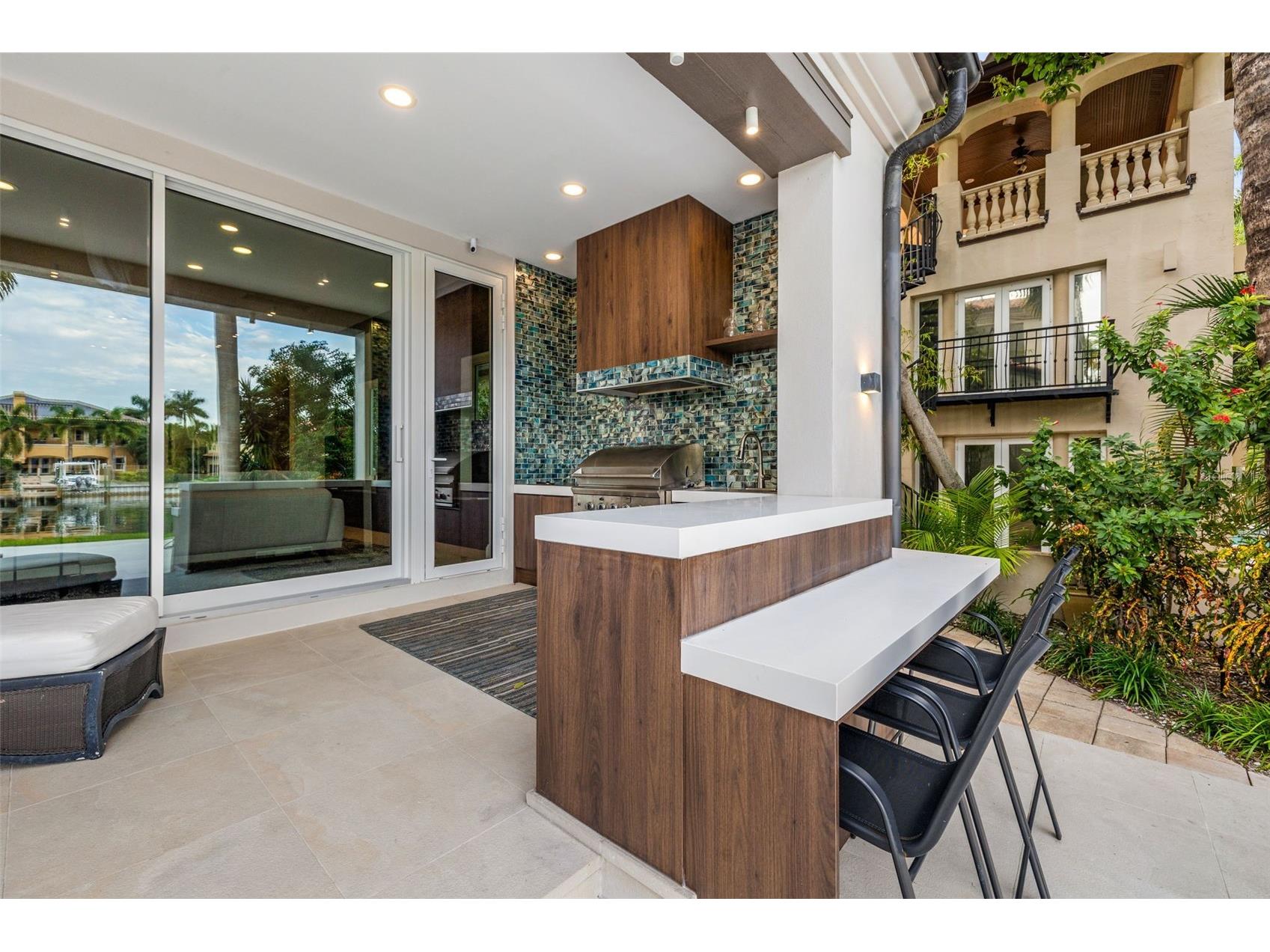 851 Brightwaters Boulevard NE Saint Petersburg FL 33704 TB8475019 image53