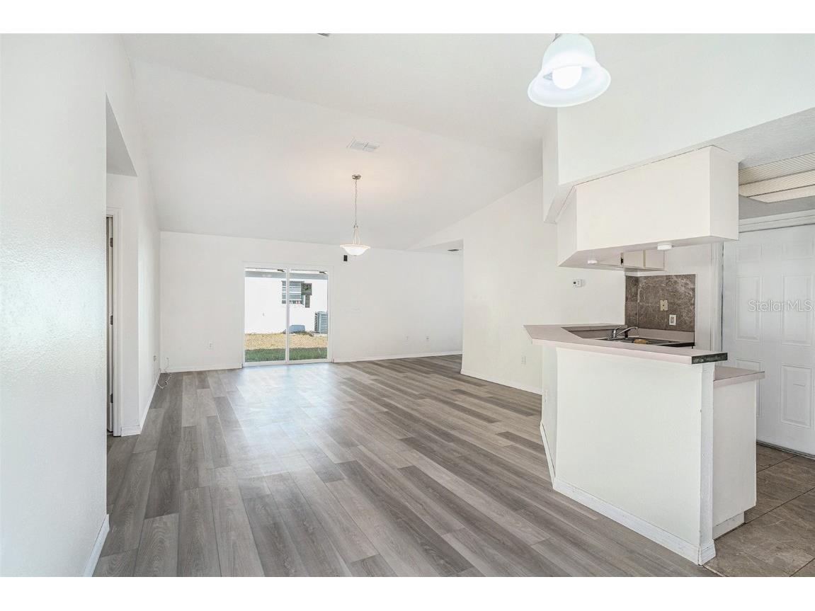 8512 Lazy River Drive Tampa FL 33617 TB8450978 image7