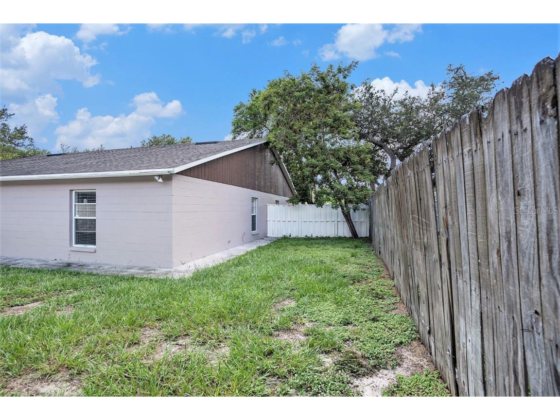 8514 N Hyaleah Road Tampa FL 33617 TB8411305 image20