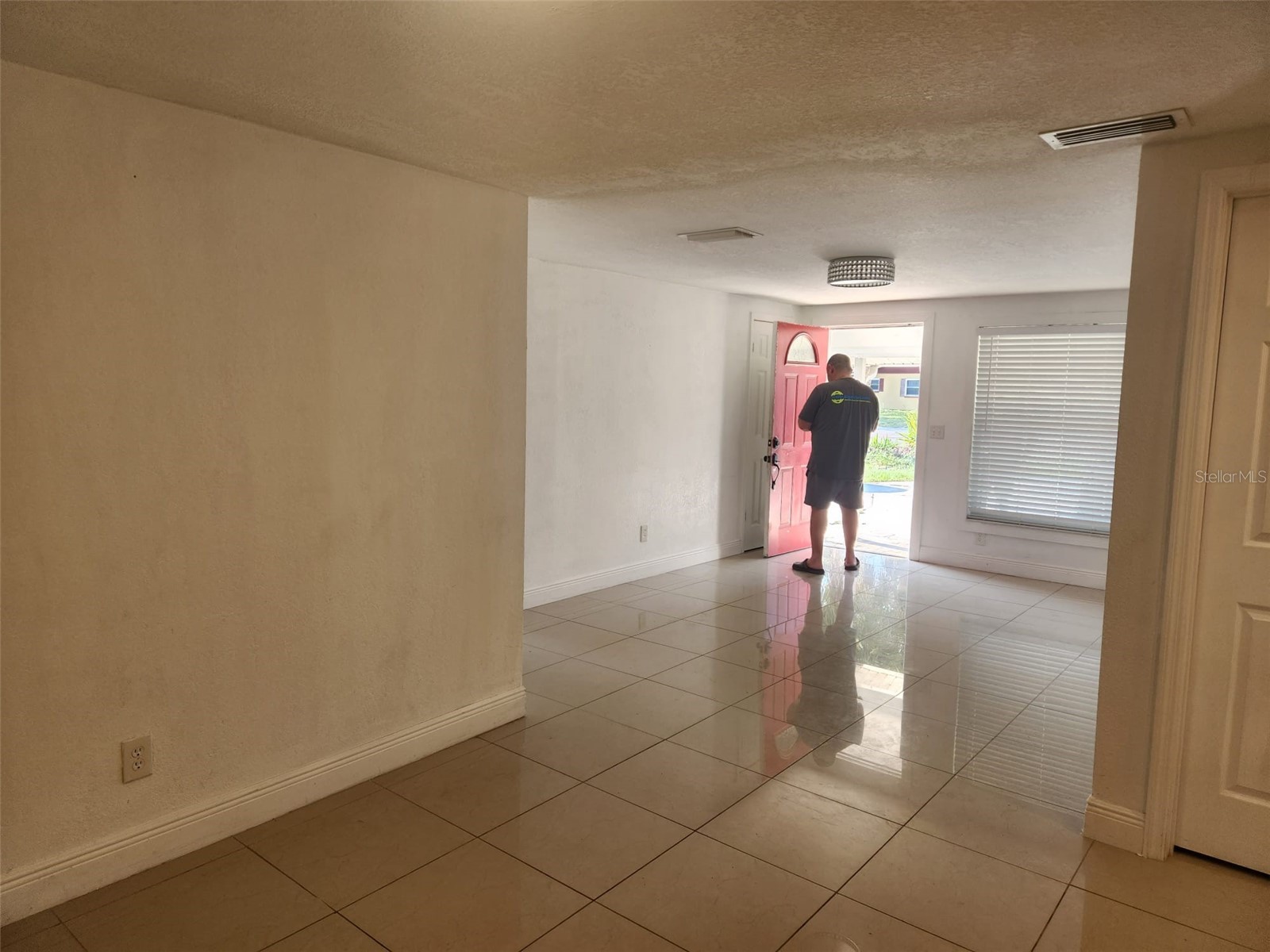 8518 Woodlake Drive Tampa FL 33615 TB8518318 image4