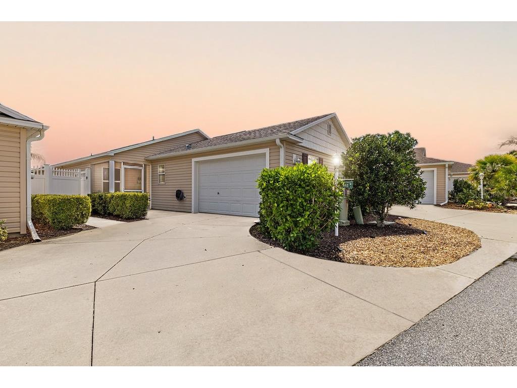 852 Sapphire Place The Villages FL 32163 G5102943 image1