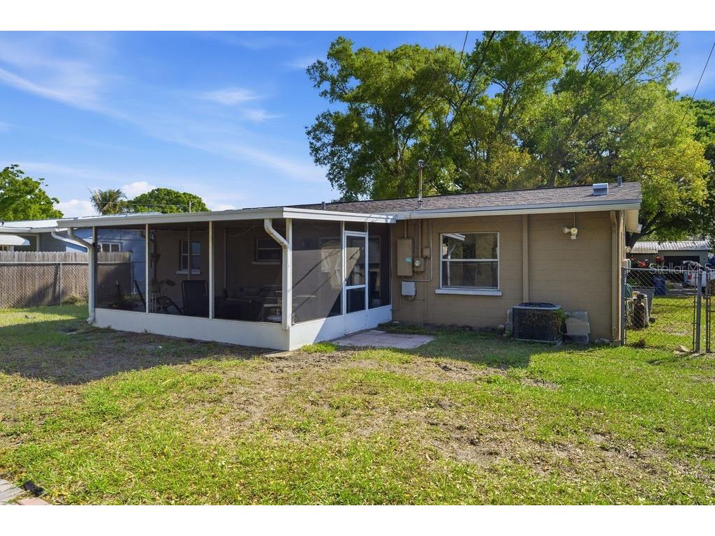 8520 109th Way Seminole FL 33772 A4686088 image33