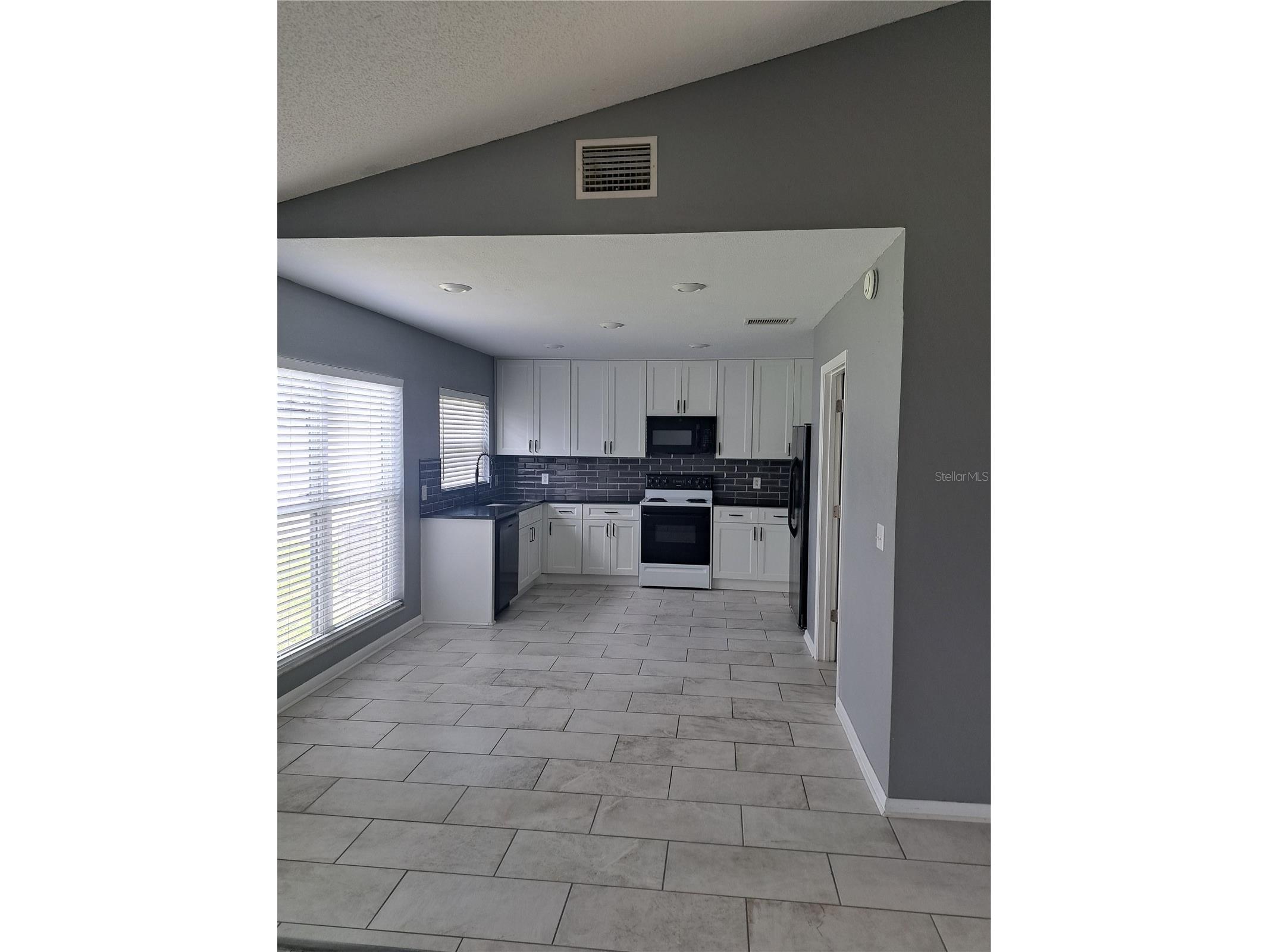 8525 Suburban Drive Orlando FL 32829 G5112896 image4