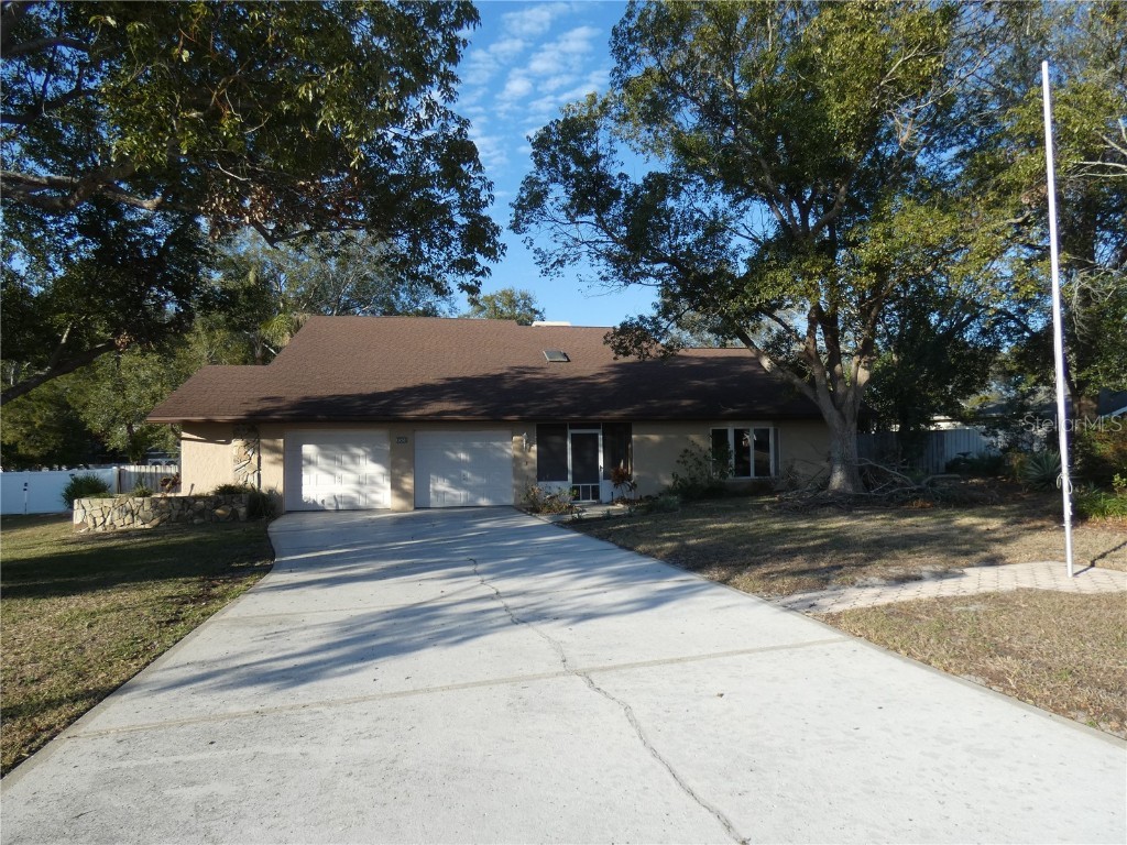 8526 Delaware Drive Weeki Wachee FL 34607 W7872764 image1