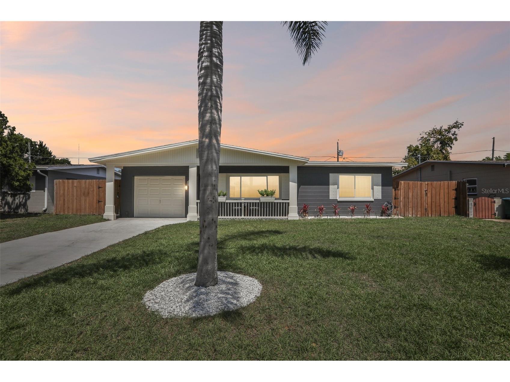 8541 75th Place Seminole FL 33777 TB8480865 image1