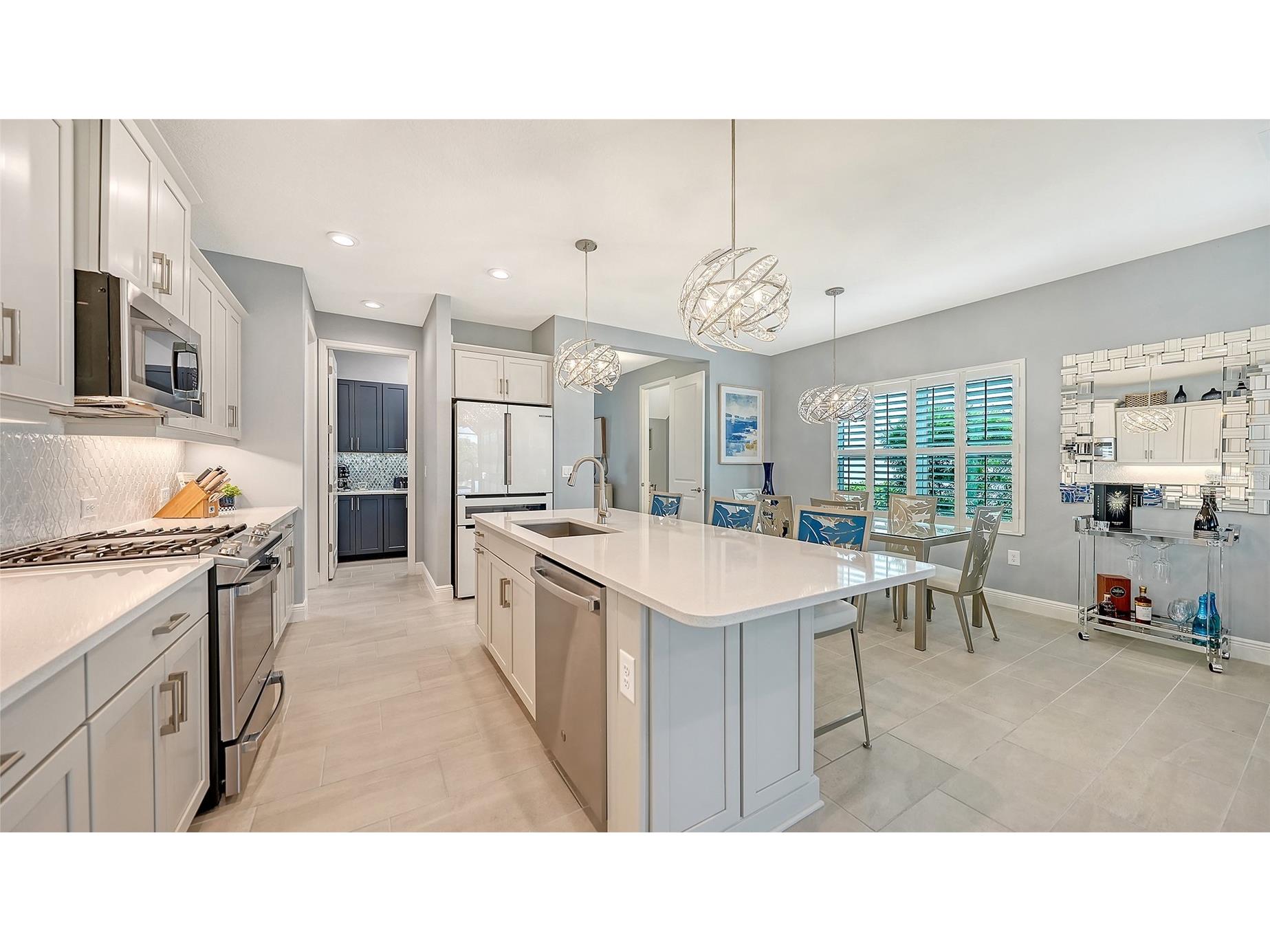 8542 Frangipani Terrace Sarasota FL 34240 A4697227 image10