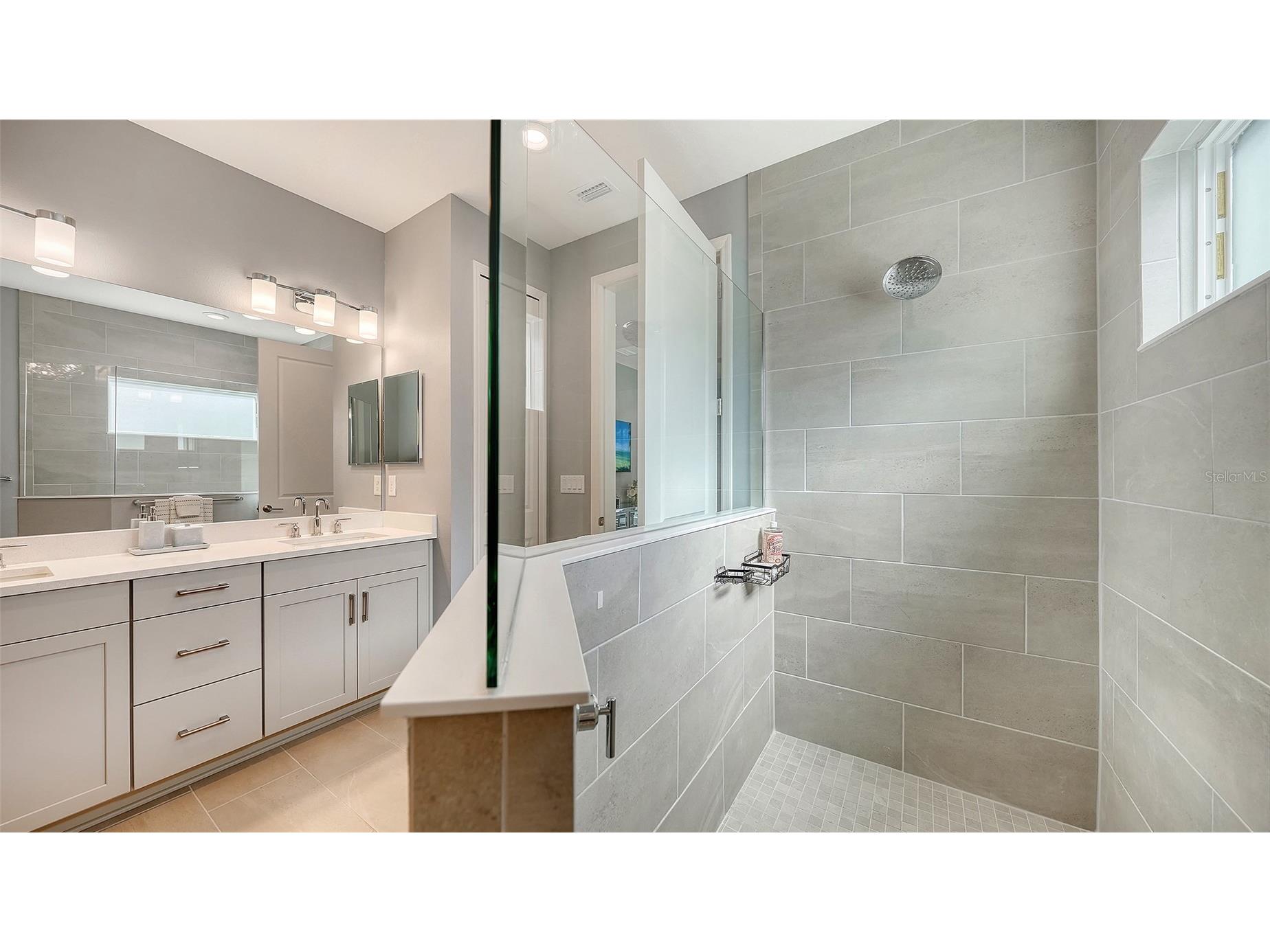 8542 Frangipani Terrace Sarasota FL 34240 A4697227 image16