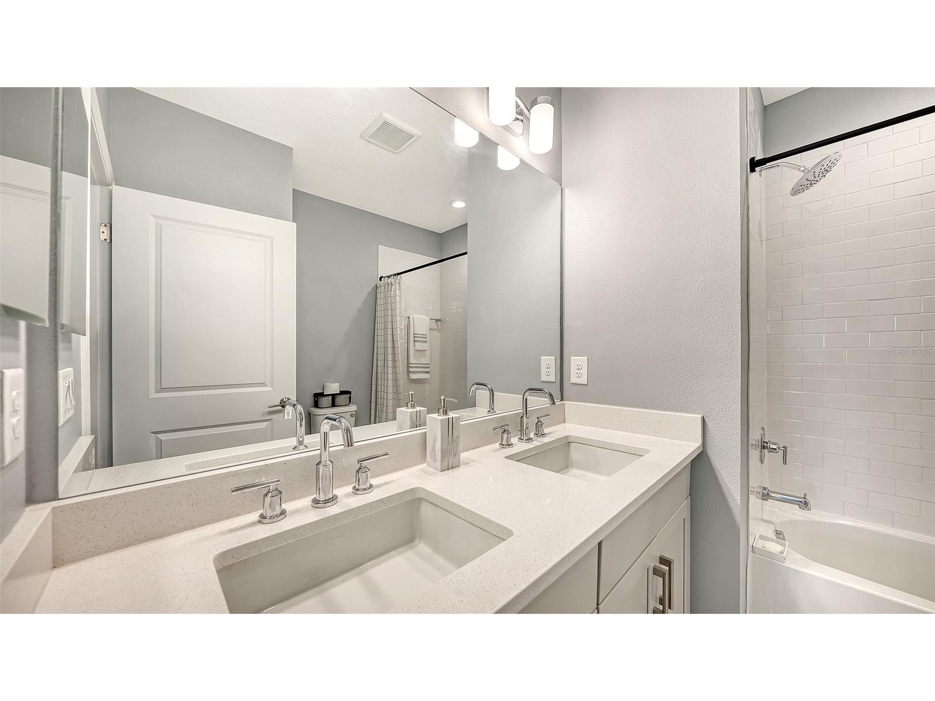 8542 Frangipani Terrace Sarasota FL 34240 A4697227 image21