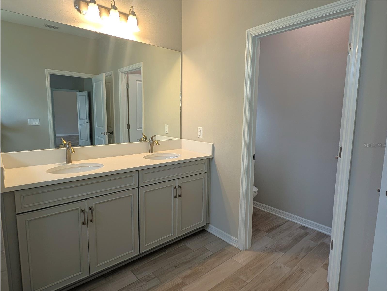 8545 Cache Drive Sarasota FL 34240 A4692325 image16