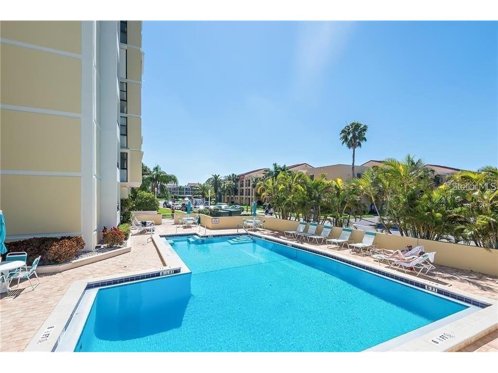 855 Bayway Boulevard #402 Clearwater Beach FL 33767 U8253587 image3