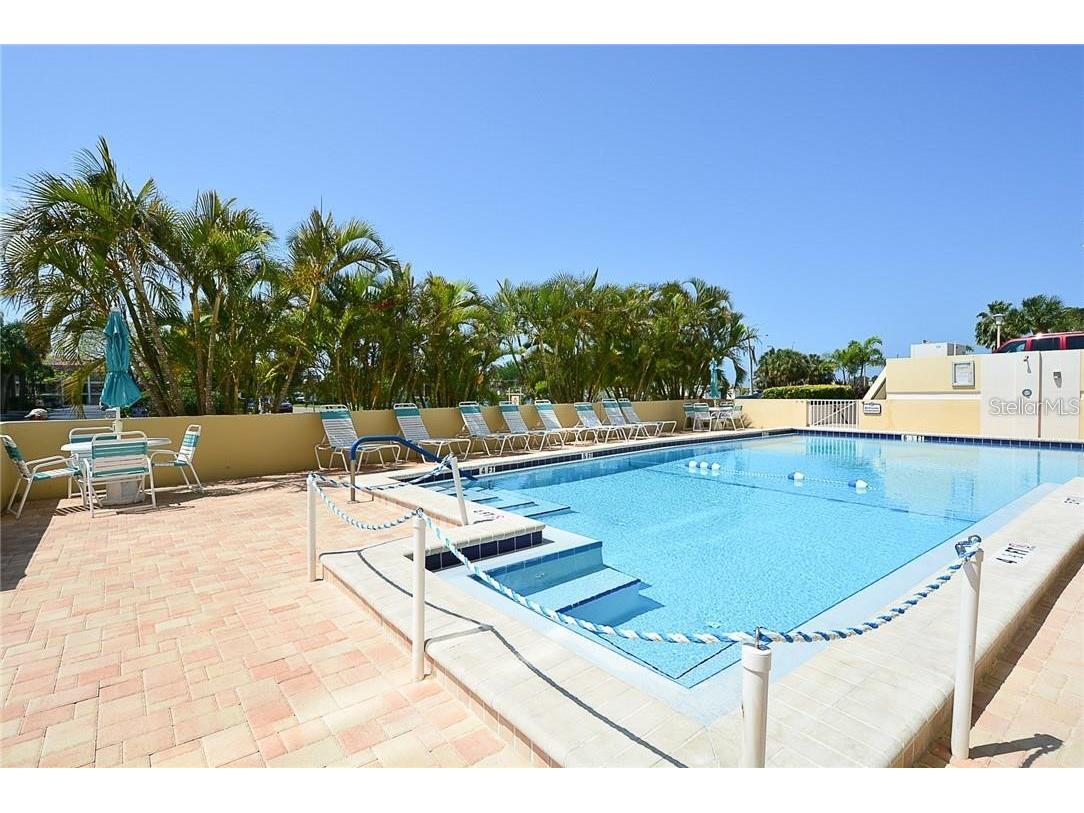 855 Bayway Boulevard #402 Clearwater Beach FL 33767 U8253587 image4