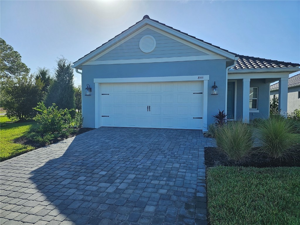 8555 Frangipani Terrace Sarasota FL 34240 A4585554 image1