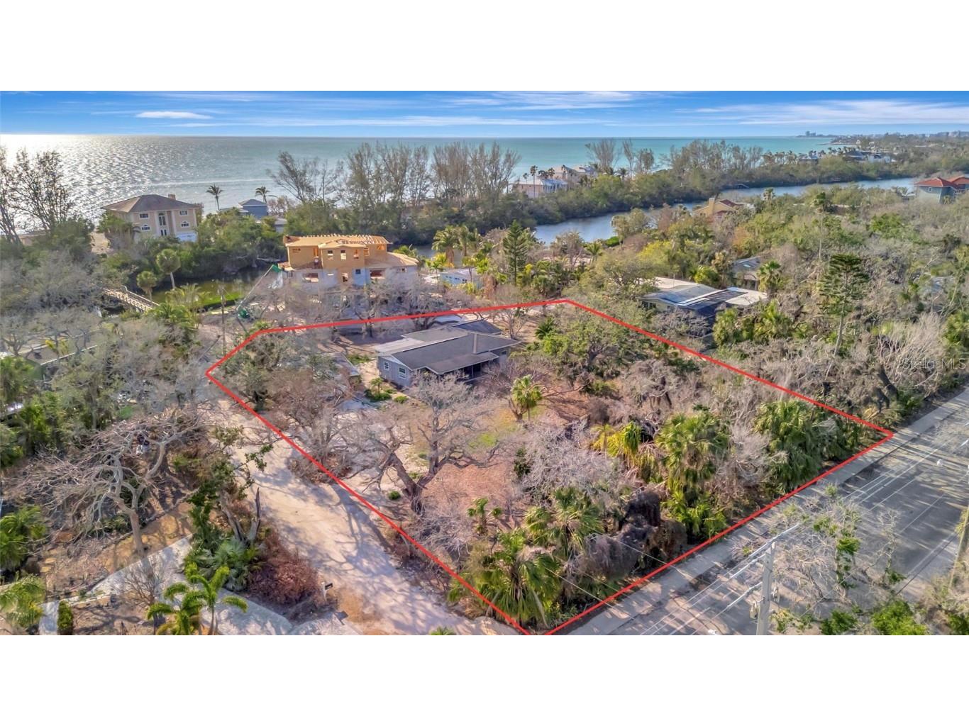 8555 Heron Lagoon Circle Sarasota FL 34242 A4646820 image3