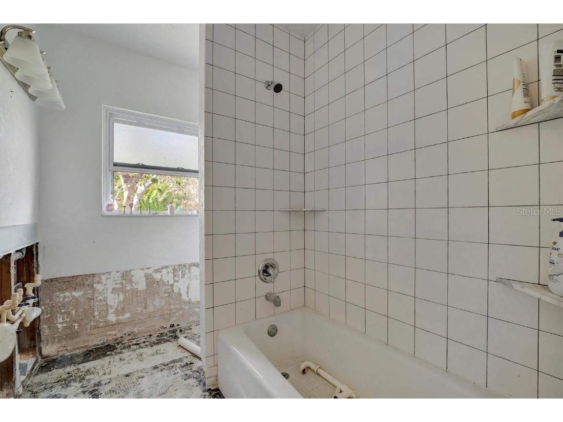 8555 Heron Lagoon Circle Sarasota FL 34242 A4646820 image31