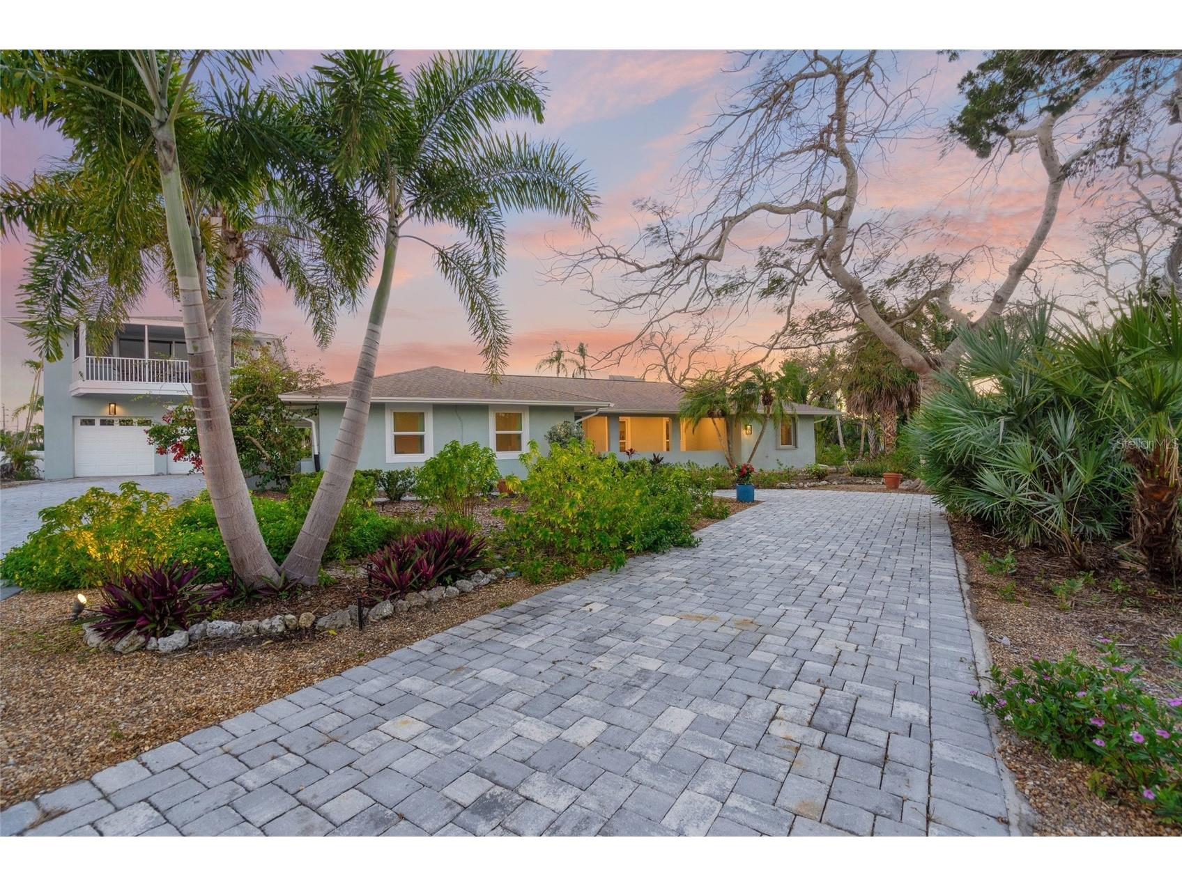 8560 Heron Lagoon Circle Sarasota FL 34242 A4682353 image1