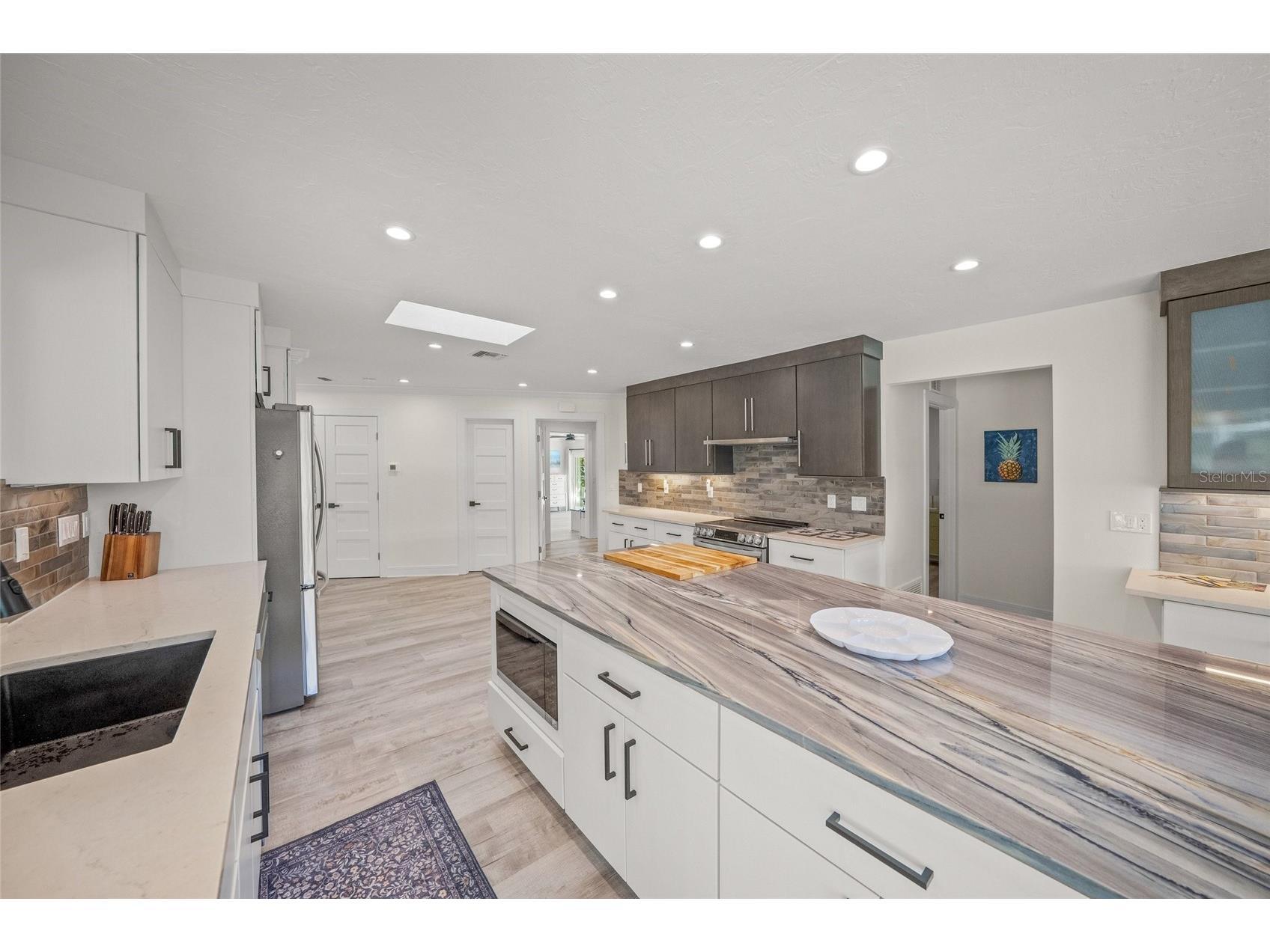 8560 Heron Lagoon Circle Sarasota FL 34242 A4682353 image14