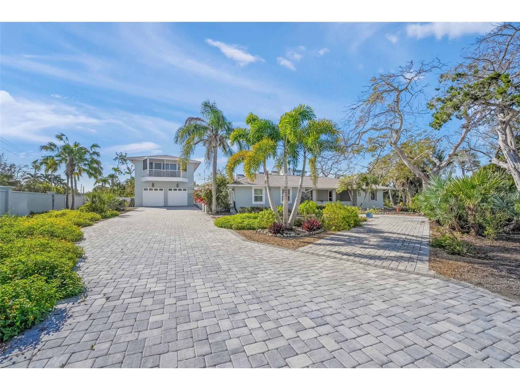 8560 Heron Lagoon Circle Sarasota FL 34242 A4682353 image2