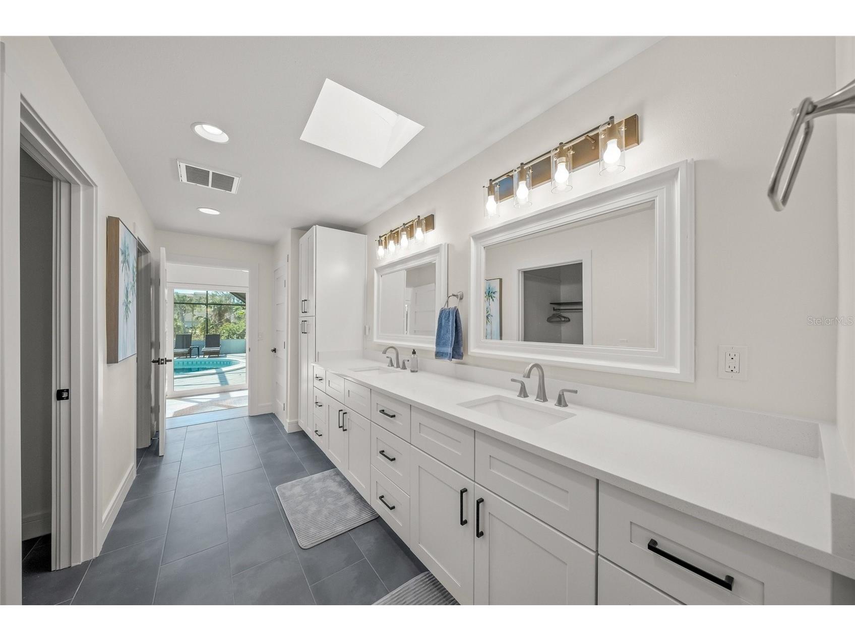 8560 Heron Lagoon Circle Sarasota FL 34242 A4682353 image20