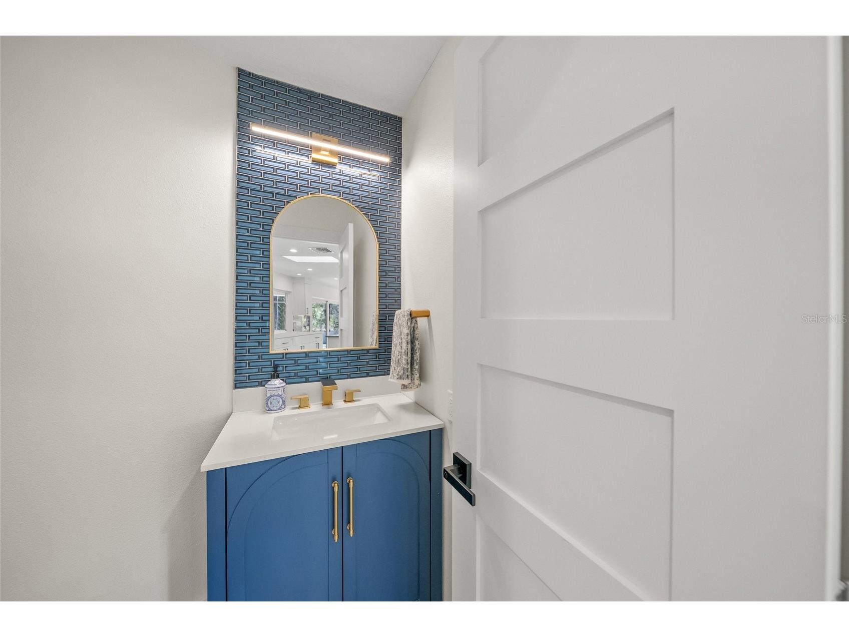 8560 Heron Lagoon Circle Sarasota FL 34242 A4682353 image25