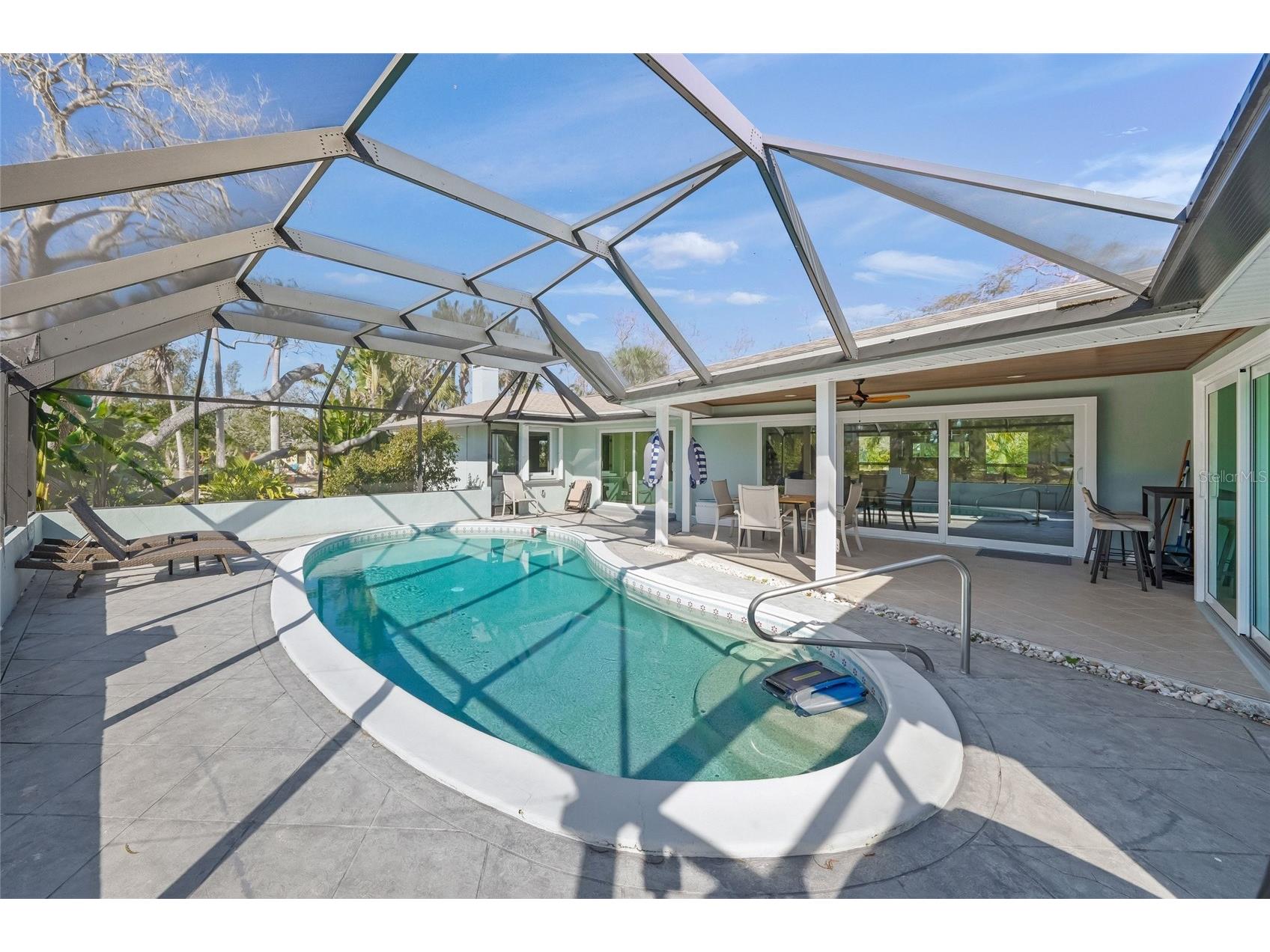 8560 Heron Lagoon Circle Sarasota FL 34242 A4682353 image35