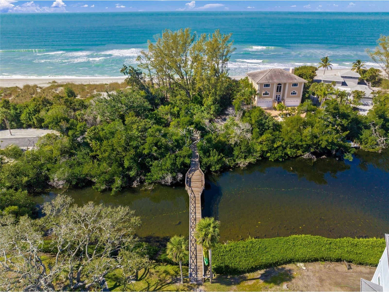 8560 Heron Lagoon Circle Sarasota FL 34242 A4682353 image50