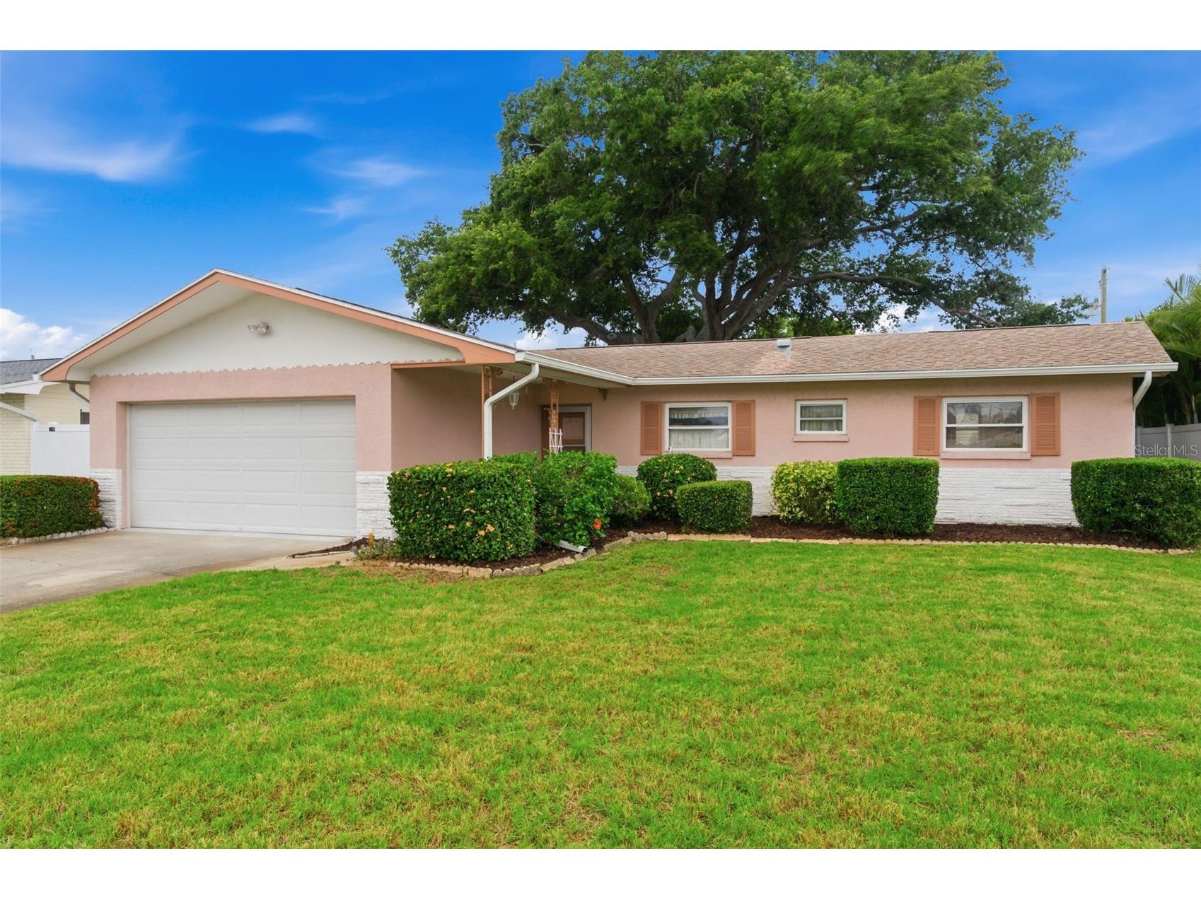 8566 108th Way Seminole FL 33772 TB8516147 image1