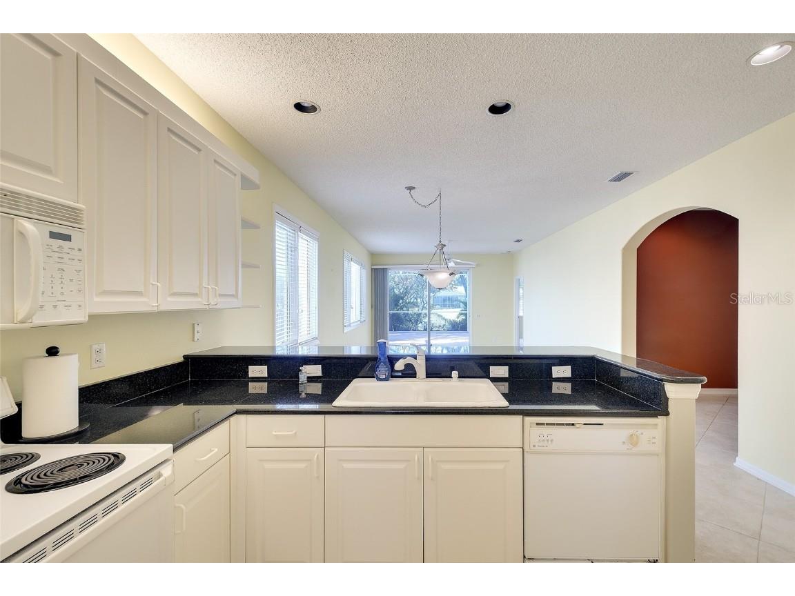 8575 54th Avenue Circle E. Circle E Bradenton FL 34211 A4670711 image14